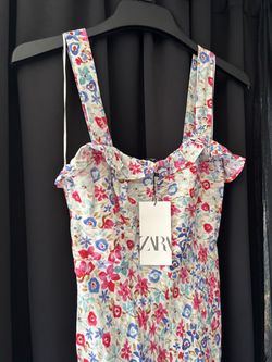 *NWT* Zara Floral Ruffle Dress