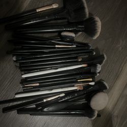 Makeup Brushes  Thumbnail
