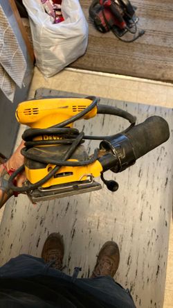 Dewalt 2.4 Amps Sander