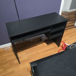 Desk in good condition