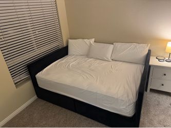 Full SIZE day bed