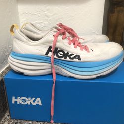 Woman’s Tennis Shoes Size 8.5 Good Condition 