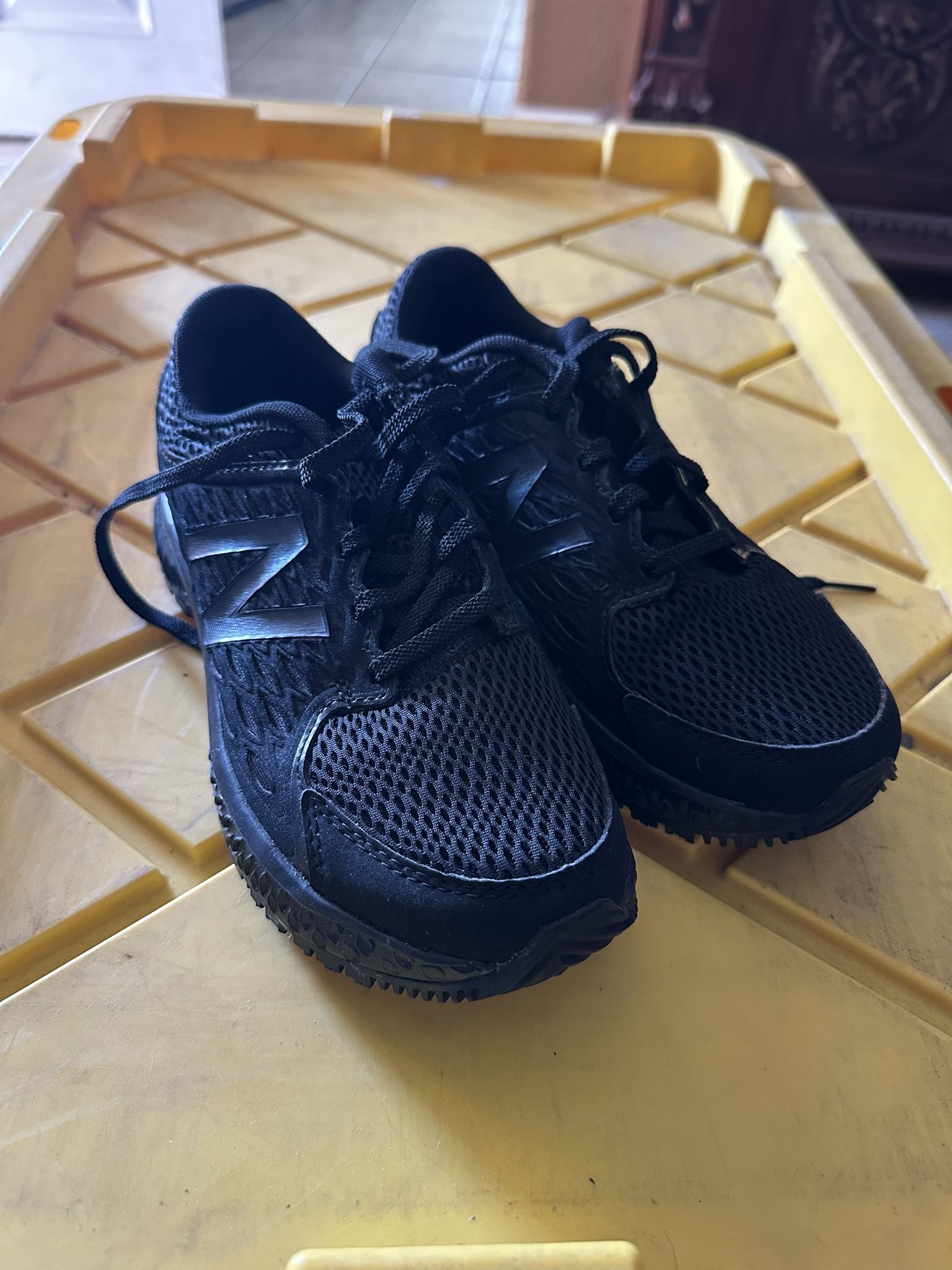 New Balance Black Women Size 6 Shoes 