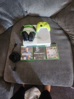 Xbox One S With Headset, New Controller And Three Games(madden 23 Mortal Combat XL And Gta 5