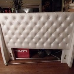 QUEEN SIZE BED FRAME HEADBOARD AND RAILS