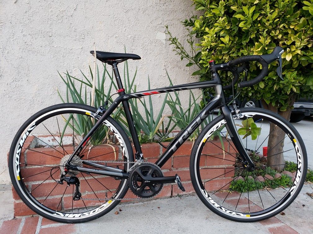 2015 Trek Domane 2.0, size 56 cm, Full 5800 11 speed 105 groupset, Ultegra 6800 brakes, Trek Bontrager TLR wheelset