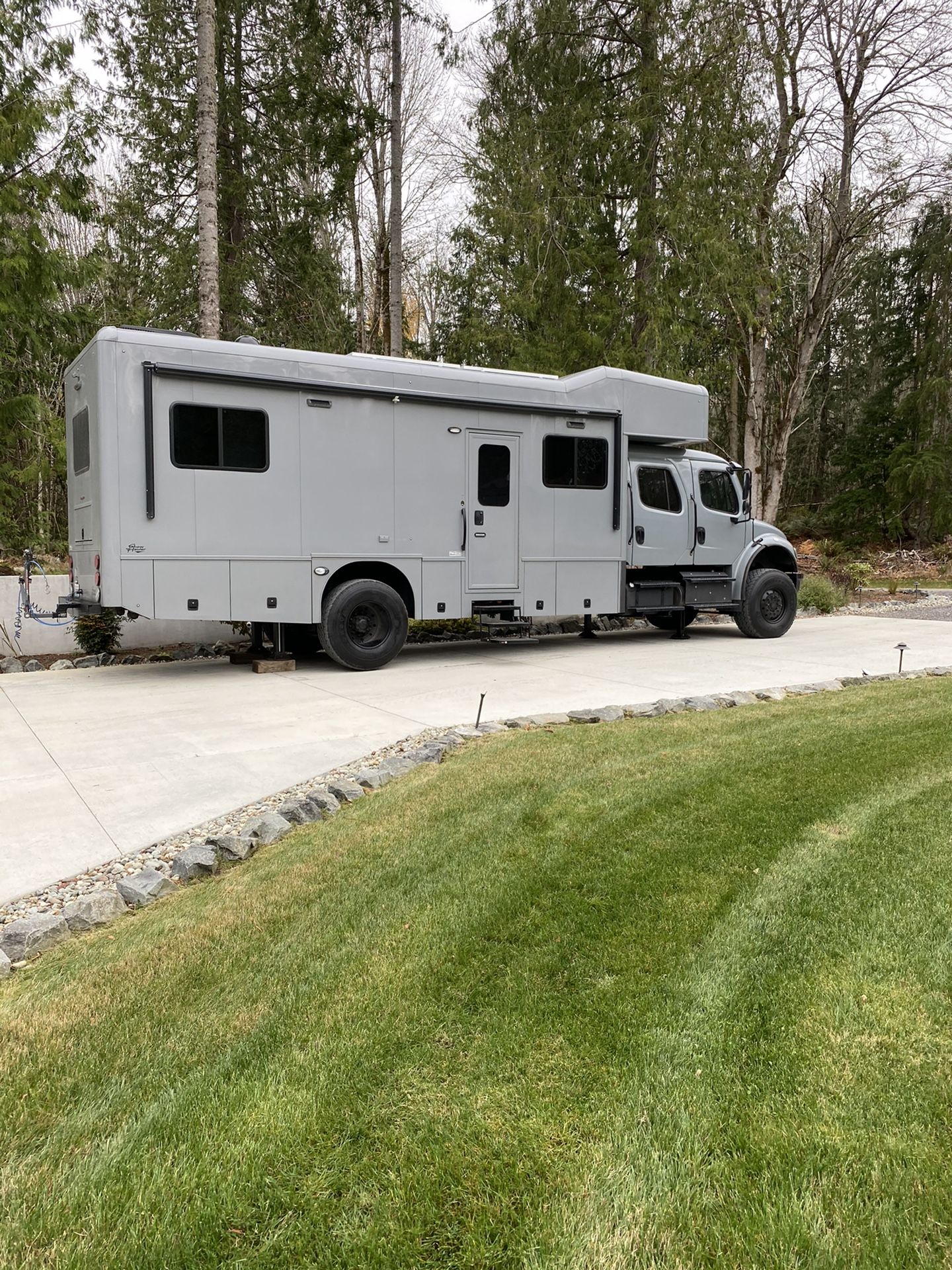 Showhauler 4X4 expedition RV for Sale in Seattle, WA - OfferUp