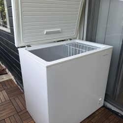 Insignia 7.0 Cu Ft Chest Freezer – Like New (1 Year Old)