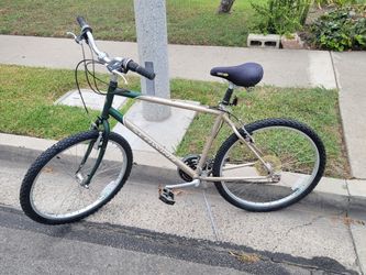 VINTAGE 1995 SCHWINN SIERRA MOUNTAIN BIKE ORIGINAL OWNER
