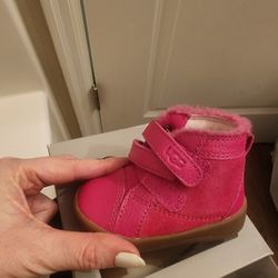 Brand New Baby UGG Size 6-12m