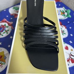 Michael Kors Women's Haisley Kitten Heel new in box size 10M color black