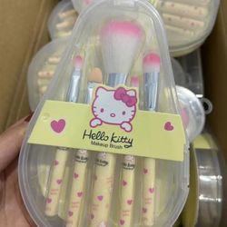 5 Pc Hello Kitty Makeup brushes 