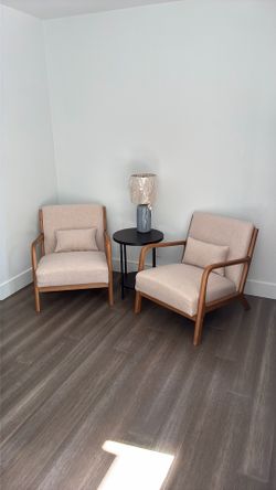 2 Sitting  / Accent Chairs