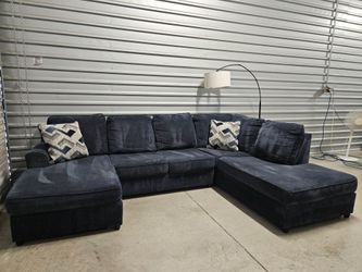 Like New 🔥 Ashley's Furniture 3PC Sectional 🛋 (Delivery Available) 🚚