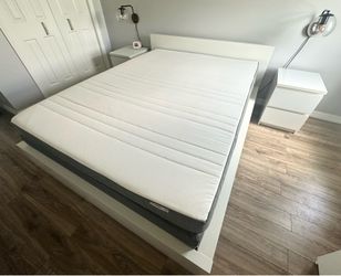 Like New Queen Mattress and box spring set