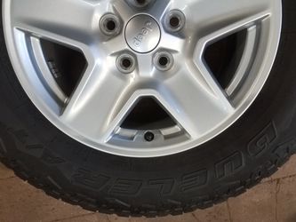 New Bridgestone Dueler A/T 245/75R17 tire on Jeep wheels