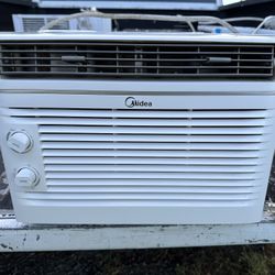 Midea MAWO5M1YWT 5,000 BTU Window Air Conditioner AC 150 Sq Ft