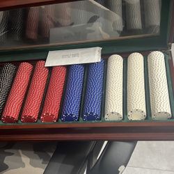 Poker chips with case
