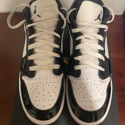 Air Jordan 1 Low SE- Size 7Y