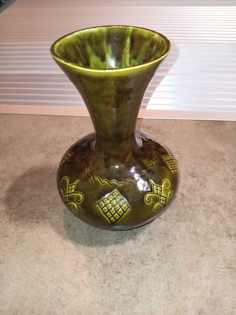 Green Cermaic Flower Vase 