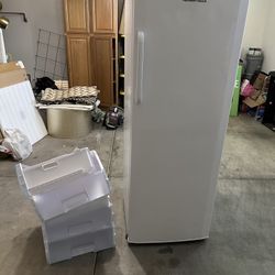 Hamilton Beach 11cu ft Standing Freezer W/Drawers