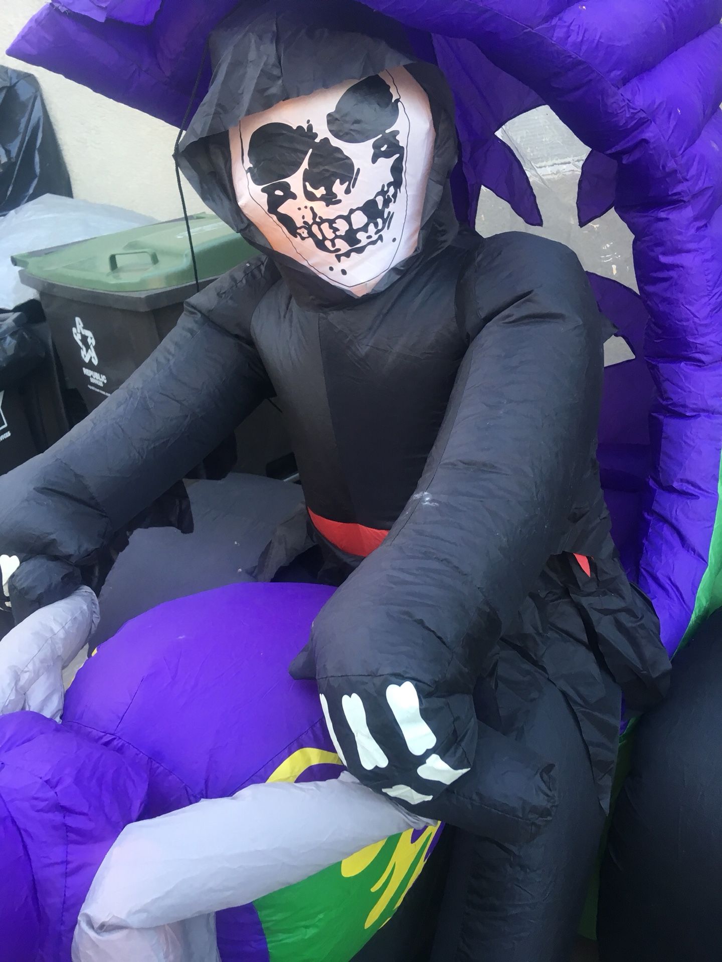 Halloween Inflatable skull on Motorcycle