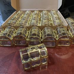 Ideal for souvenirs 24 transparent trunks with gold