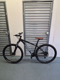 Cannondale Trail 8 Mountain Bike