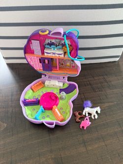 Polly Pocket Compact Playset with Figures