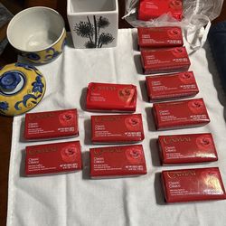 12 beauty soaps 🧼 & 2 decorations $5. Bundle