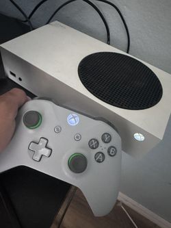 Xbox Series S 512 GB with Controller