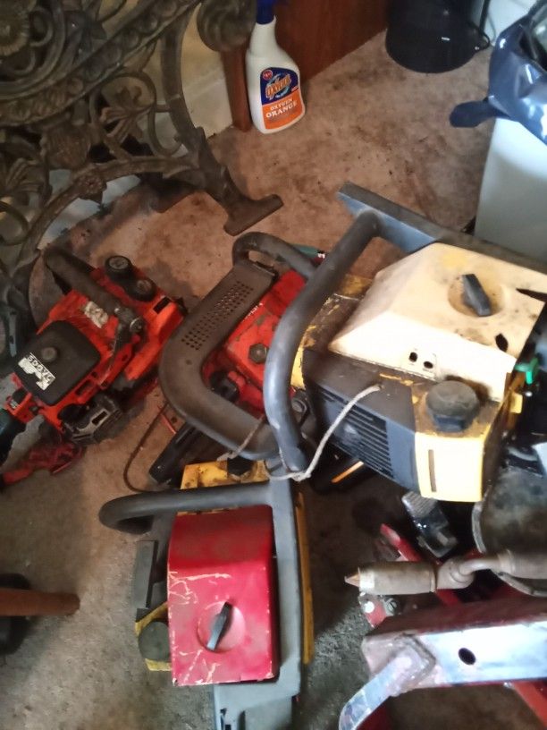 2 McCullough Pro Mac 610s, Homelite 360, Echo 550 VL, And A Homelite 3316cc Chainsaws.