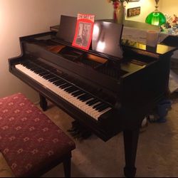 Baby grand piano Howard 1930s