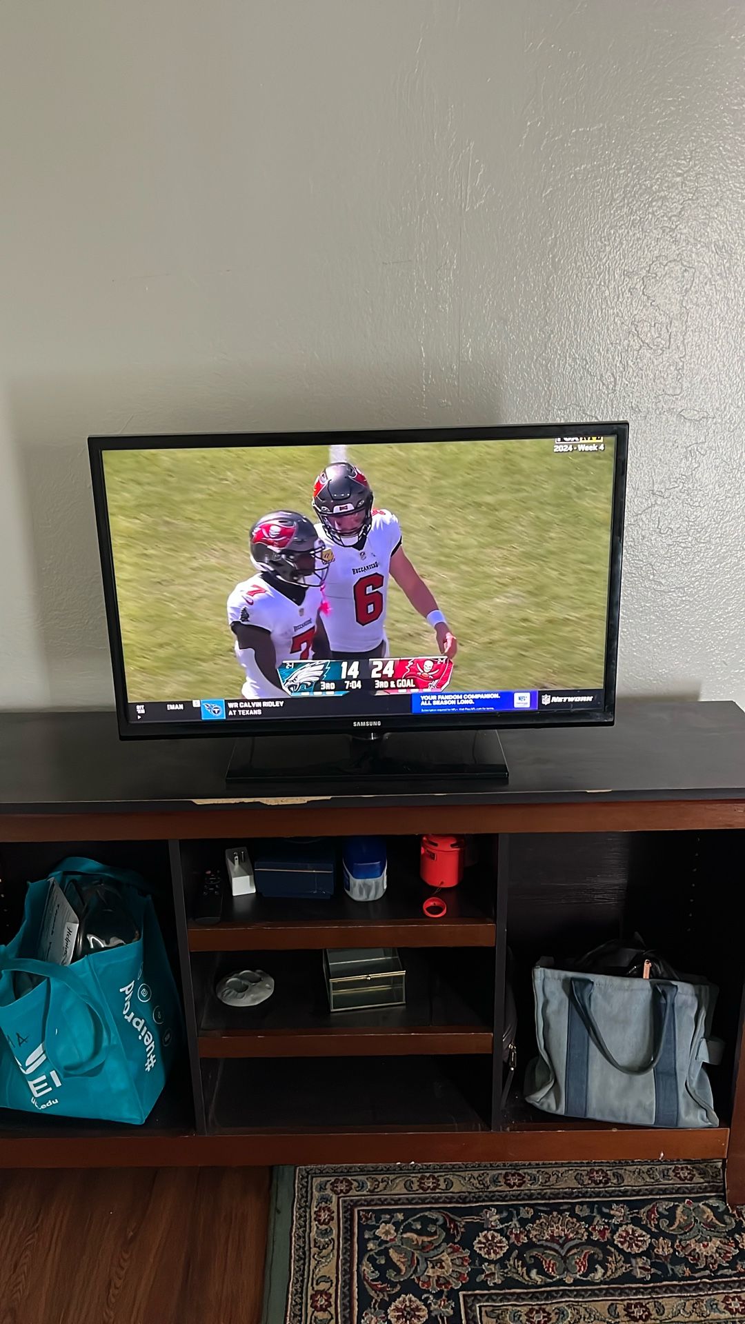 40” Tv With Remote