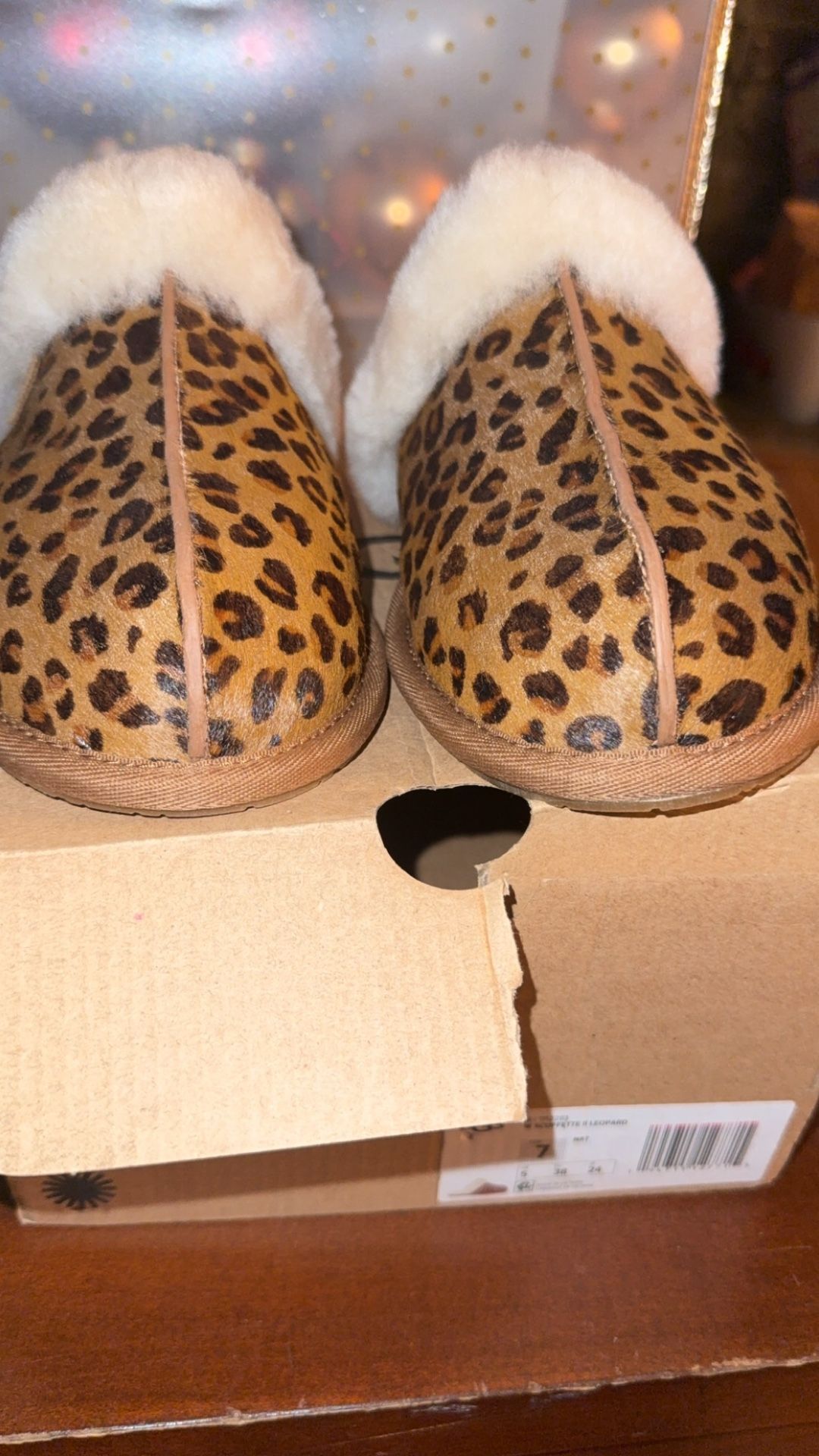 UGGS SLIPPERS 🐆