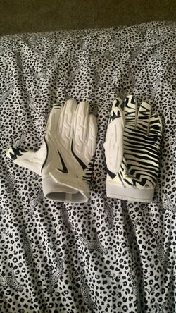 nike gloves i can go lower on the price