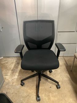 Mesh office chair
