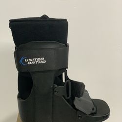 United Ortho Short Cam Walker Fracture Boot XS Black