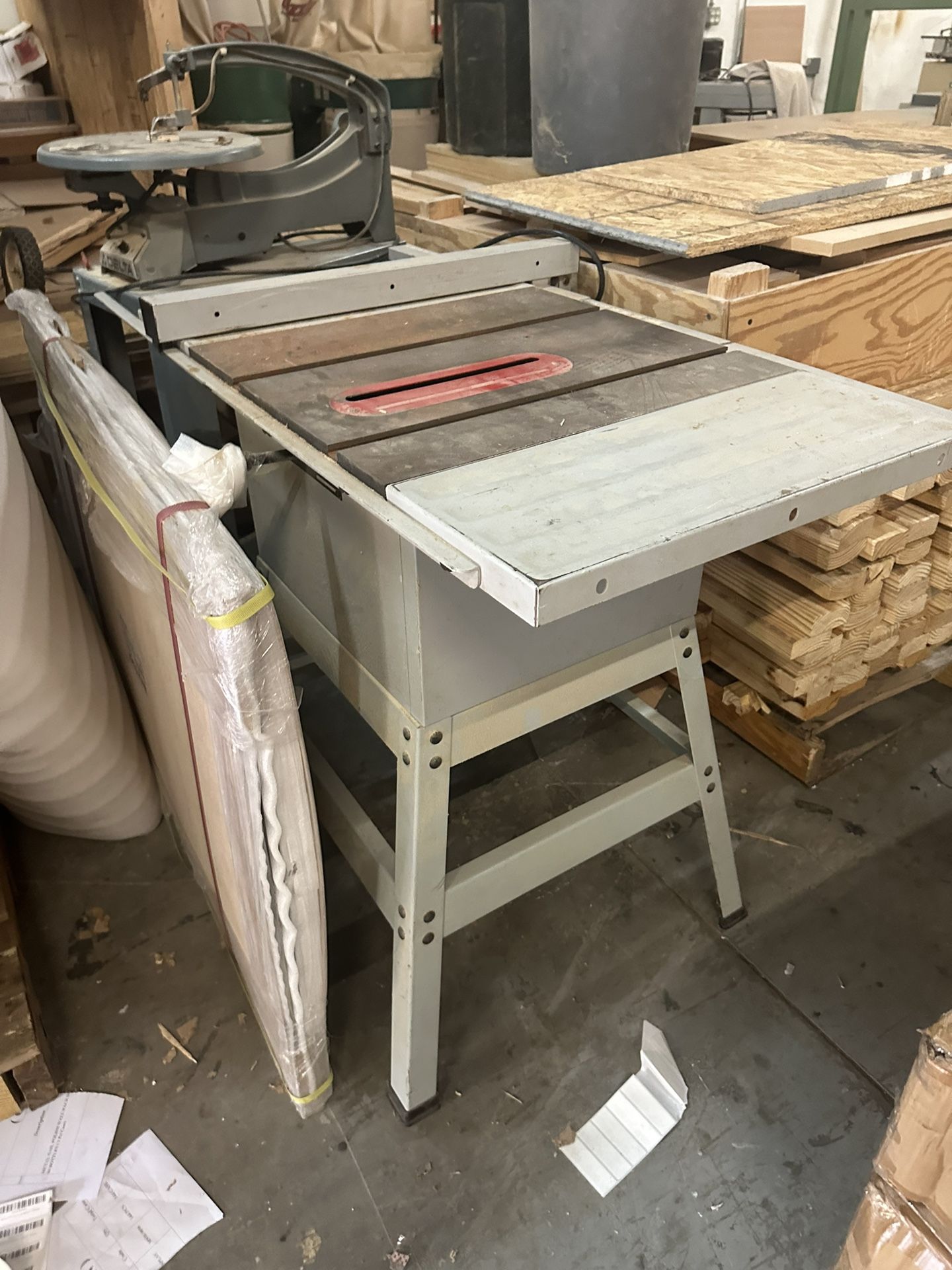 DELTA Contractor saws 10-in 15-Amp 120-Volt Corded Contractor Table Saw with Fixed Stand