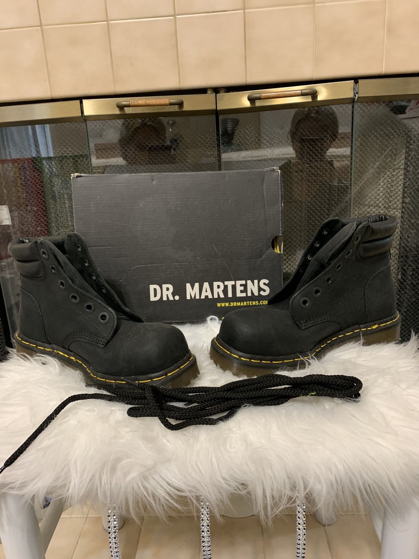 Brand new in box Dr. Martens size US 6