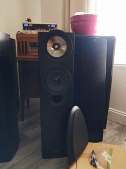 KEF iQ70 Tower Speakers (Pair) – Pristine Condition with Original Boxes