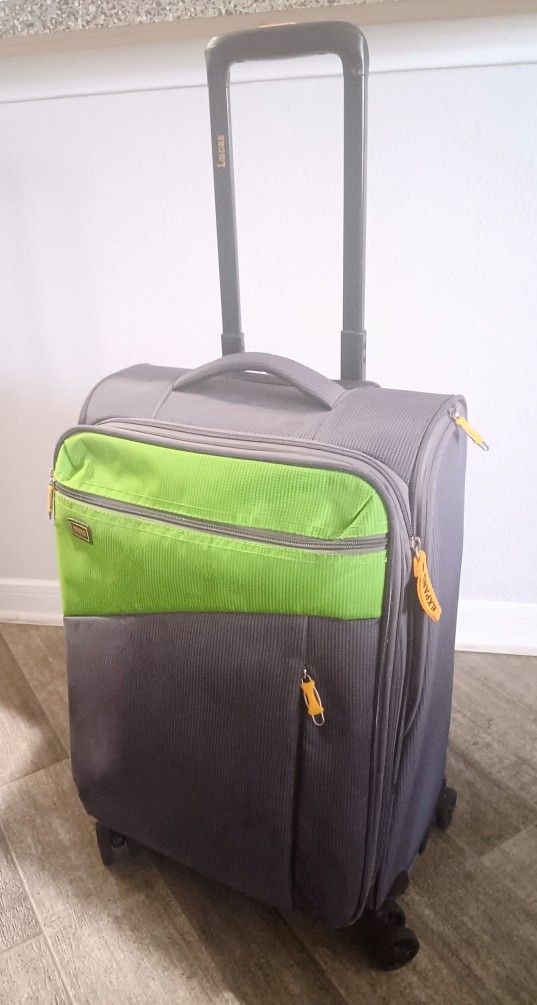 Lucas 'Check It' Carryon Spinner Suitcase Brand New Condition