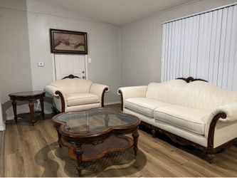Beautiful Luxury Sofa Set –  Like New