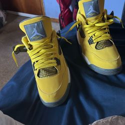 Jordan 4 Retro Lightning 