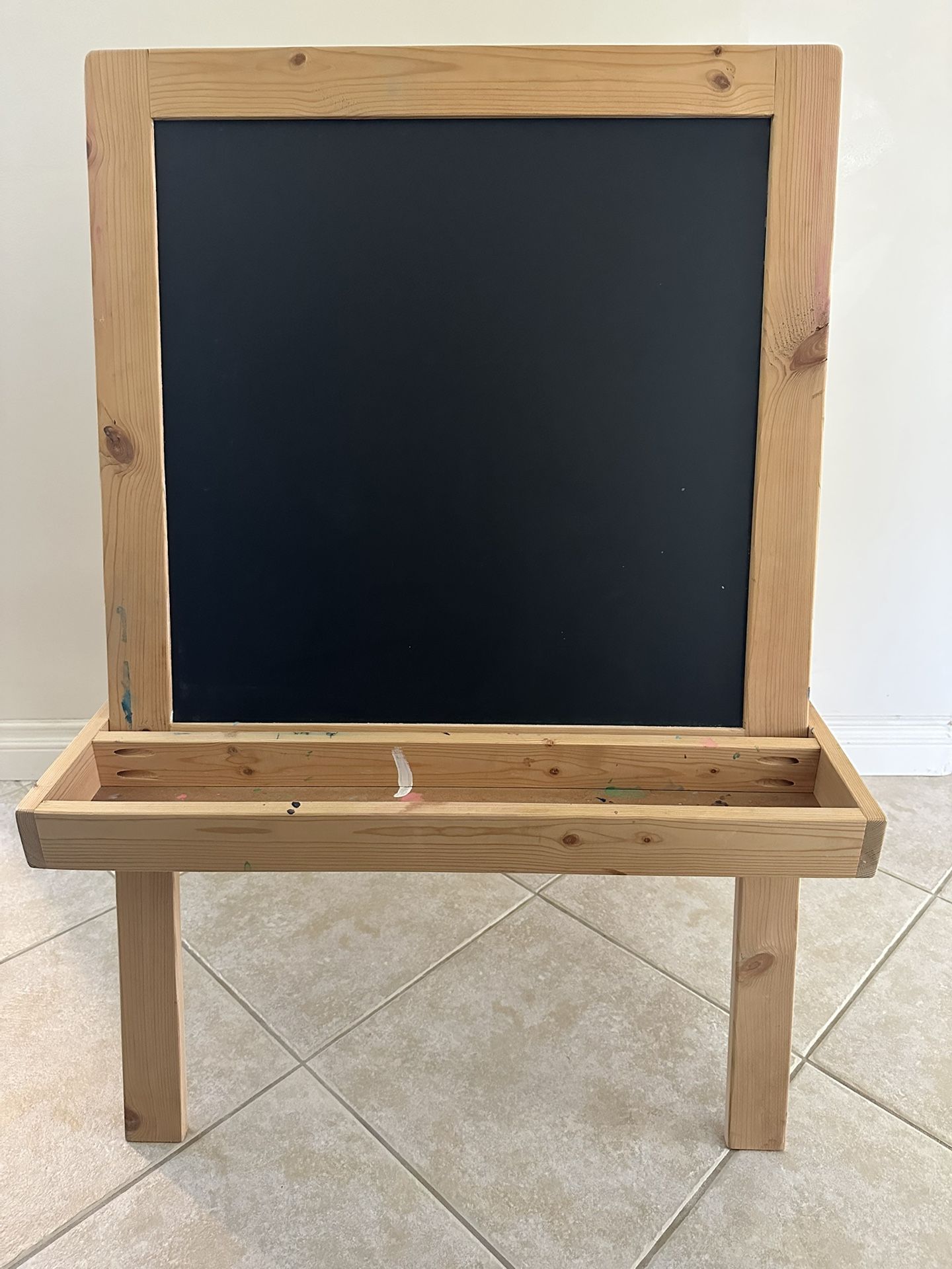 Chalkboard and magnetic Art Easel