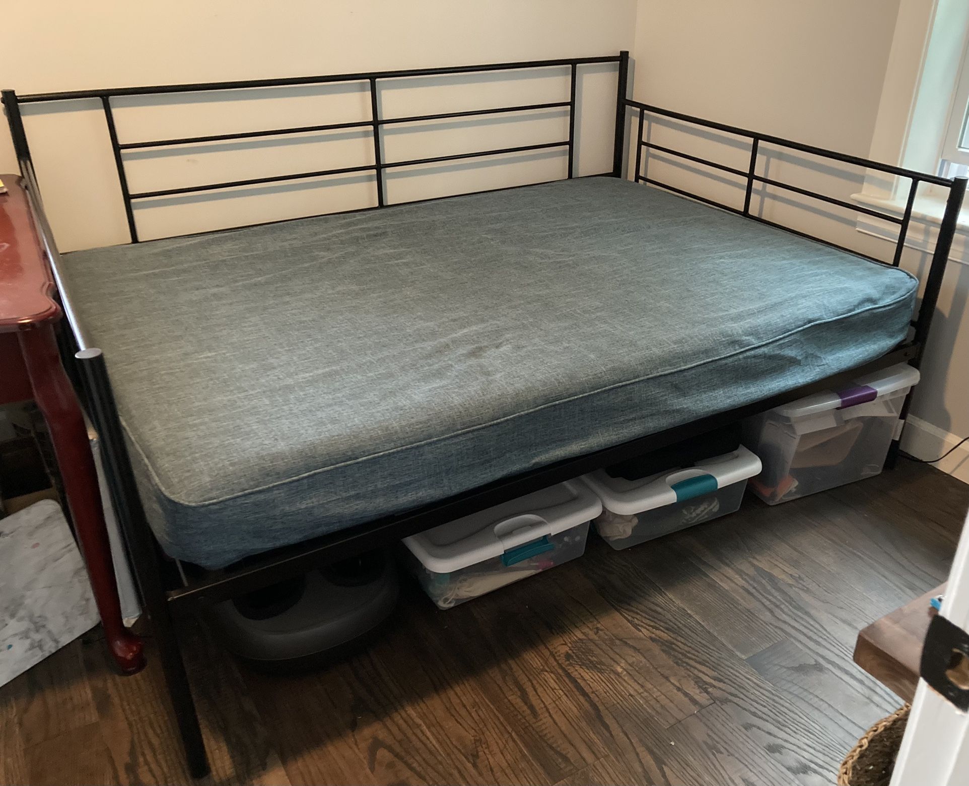 RealRooms Praxis Full Metal Daybed (frame only)