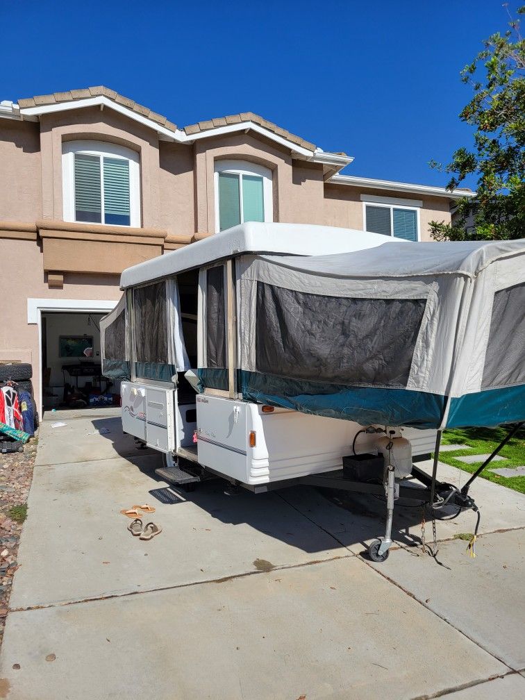 1999 Coleman Sea Pine Fleetwood Pop Up Trailer (Excellent Condition)