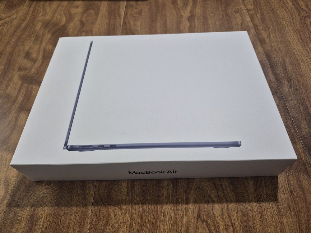 13 inch MacBook Air 2025 M4 Chip 16GB Memory 256GB Storage
