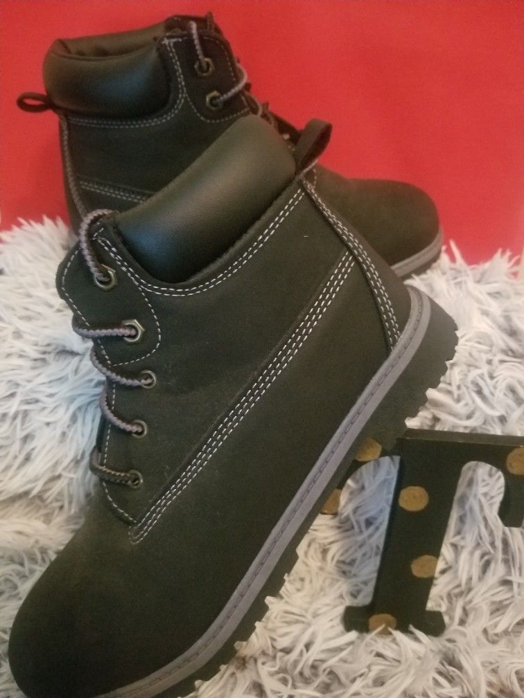 Size 6 Black Boots (for Boys)