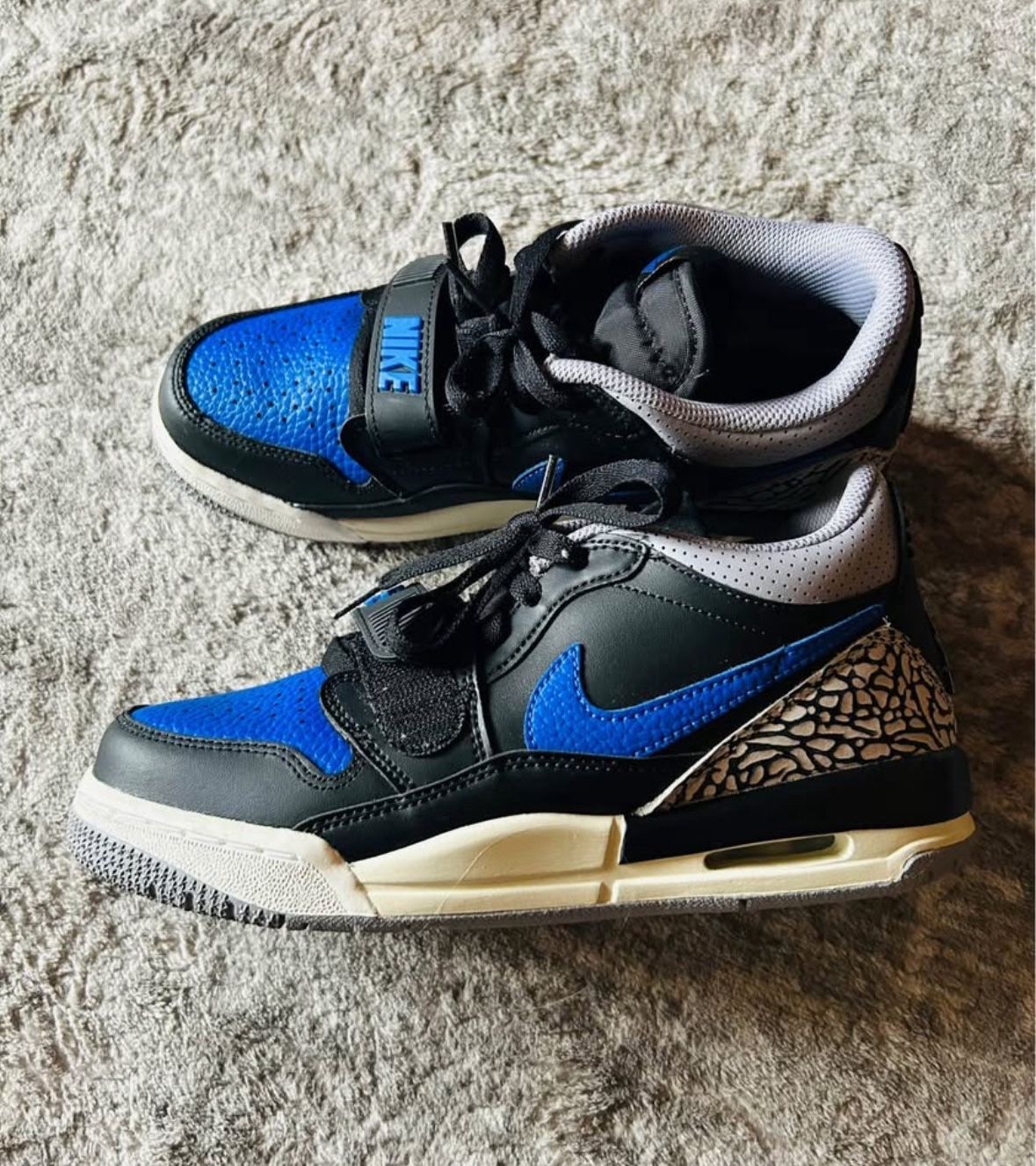 Boys Air Jordan Legacy Size 5.5 Youth